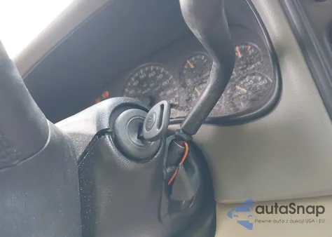 2001 Chevrolet Tahoe C1500 z USA, uszkodzony, nr VIN 1GNEC13T01J147222